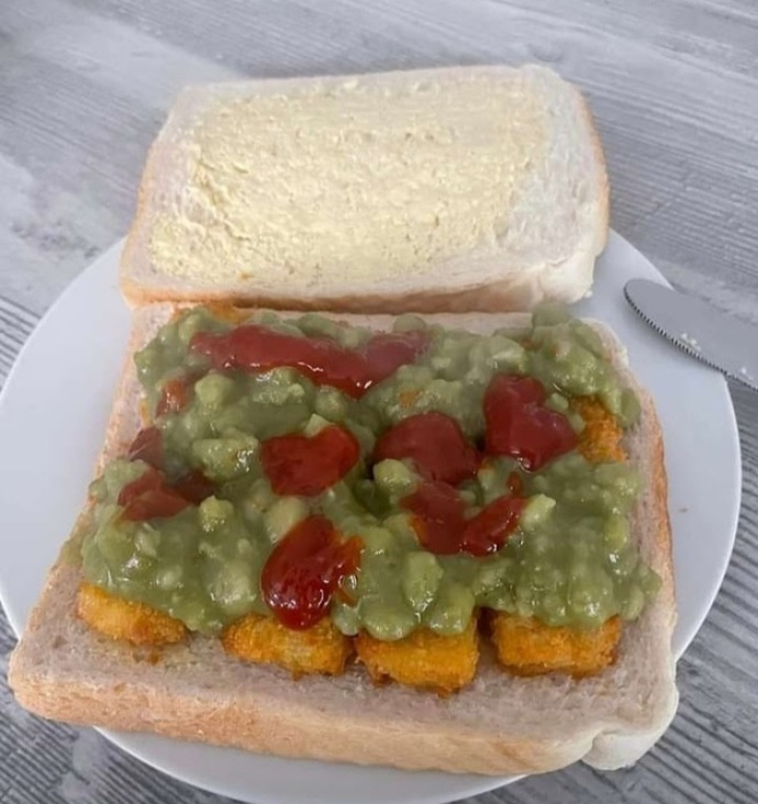 Fishfingers, mushy peas, and ketchup