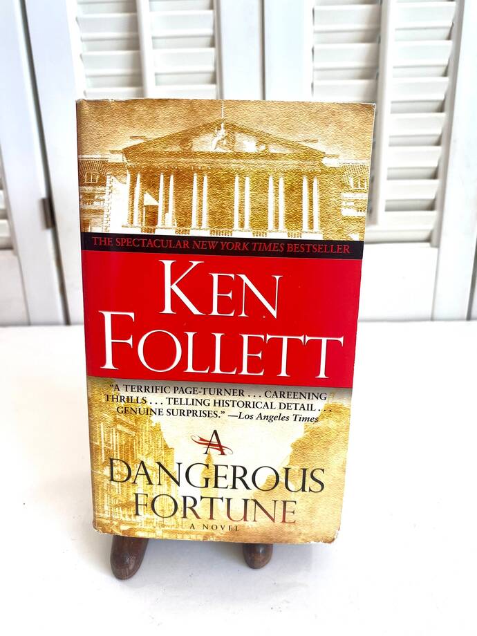 Does anyone here likes reading novels? If so, could you recommend me a really good mystery?