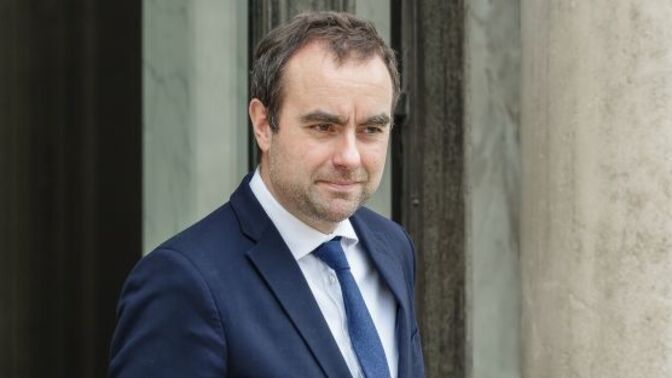 What do you think of France's prime minister resigning after 14 hours?
