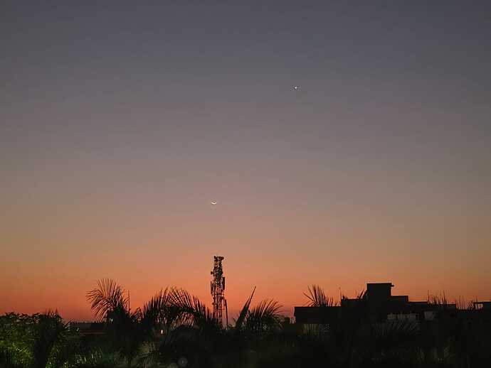 Another sky pic I love, look at the moon!