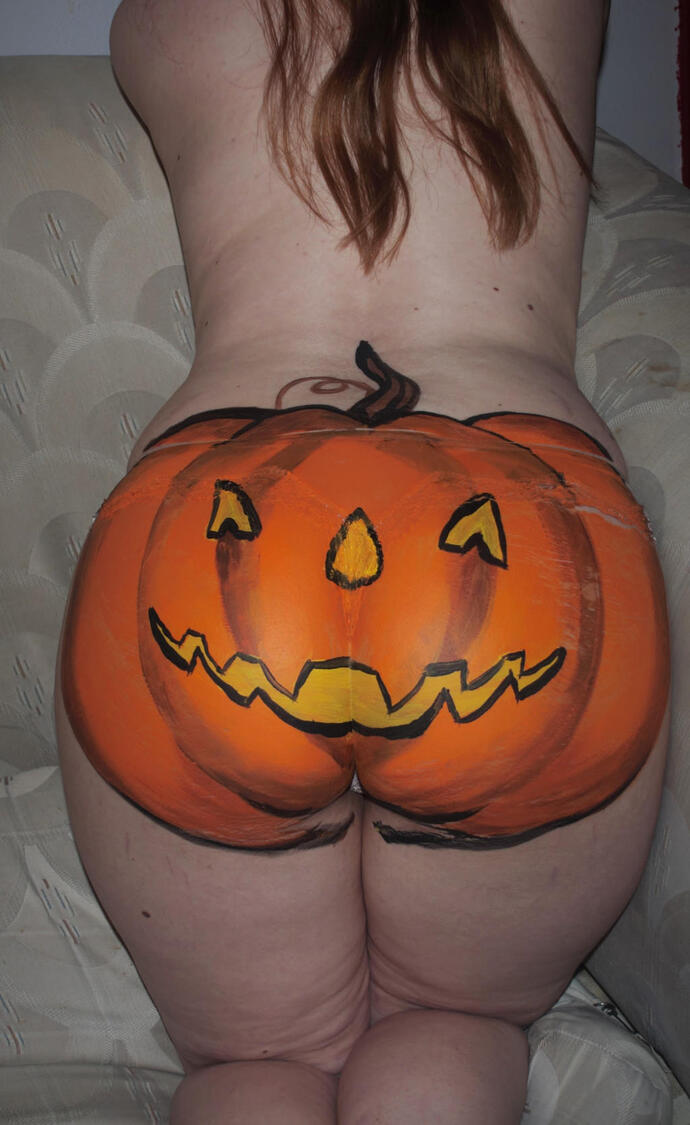 How good are you at carving Halloween pumpkins?