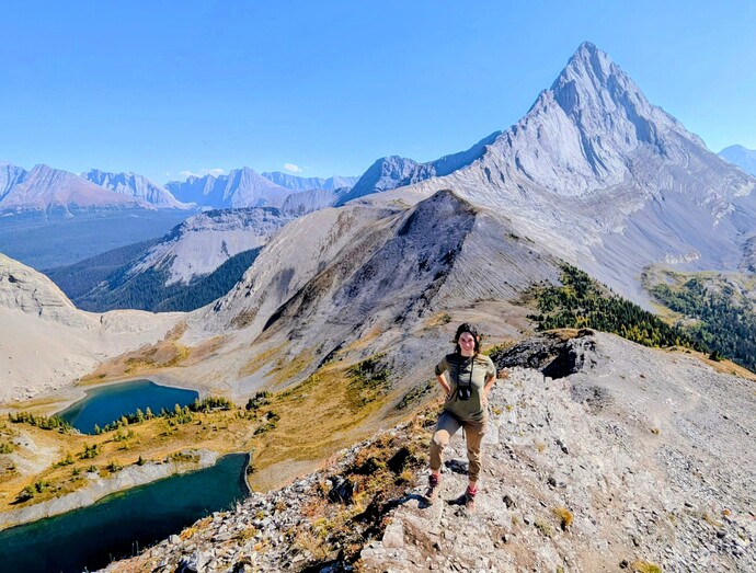 Which picture looks nicer (same mountain, different viewpoint)?