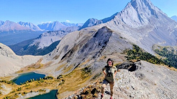 Which picture looks nicer (same mountain, different viewpoint)?