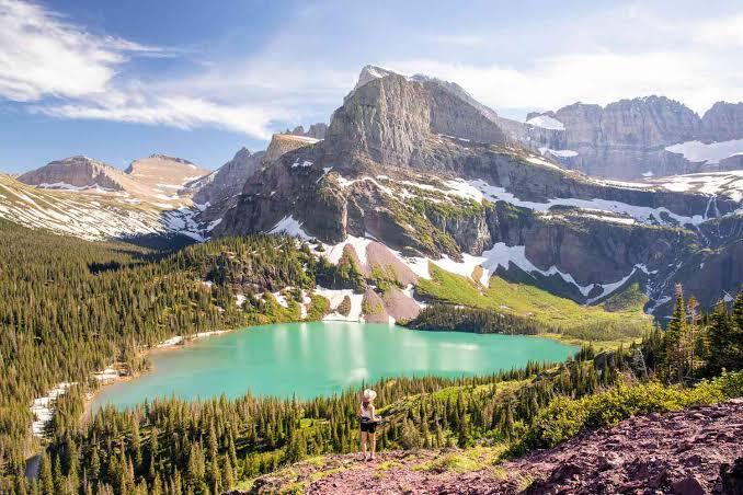 What is your favorite and least favorite thing about the country where you live?