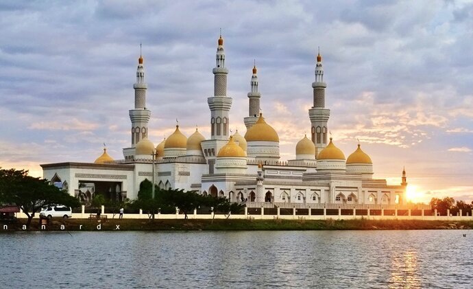 Mosques very common at the south