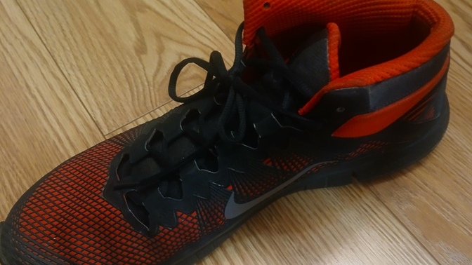 Does the size of this shoe/foot look like it belongs to a teen guy?
