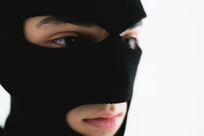 If someone breaks into the house should the man or woman take care of it?