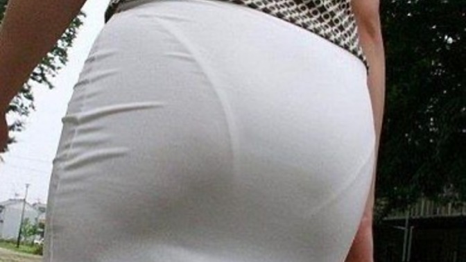 Girls, do you sometimes dress with the intent of having your panties or panty lines visible?