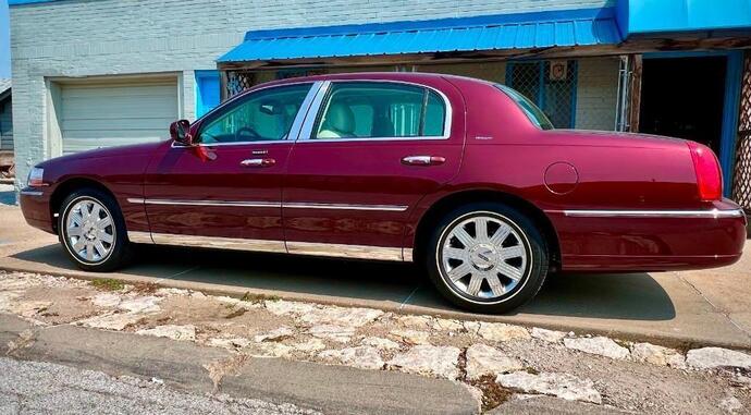 Anyone else think the Lincoln Town car is a classic design?