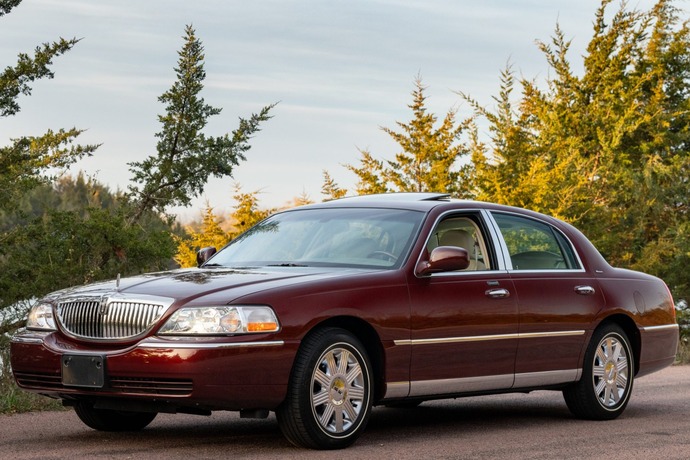 Anyone else think the Lincoln Town car is a classic design?