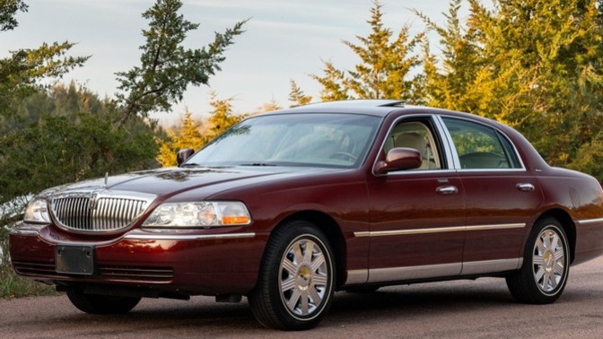 Anyone else think the Lincoln Town car is a classic design?