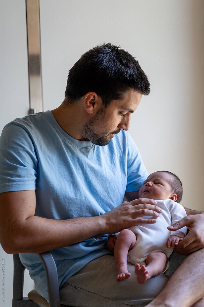 Do single fathers get as much scared, as single mothers when raising a baby alone?