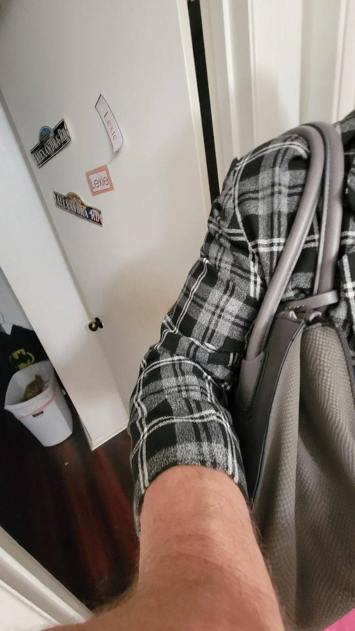 Does this bag look like I am wearing it too high?