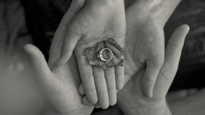 Women would you ever propose to a man and men would you like that?