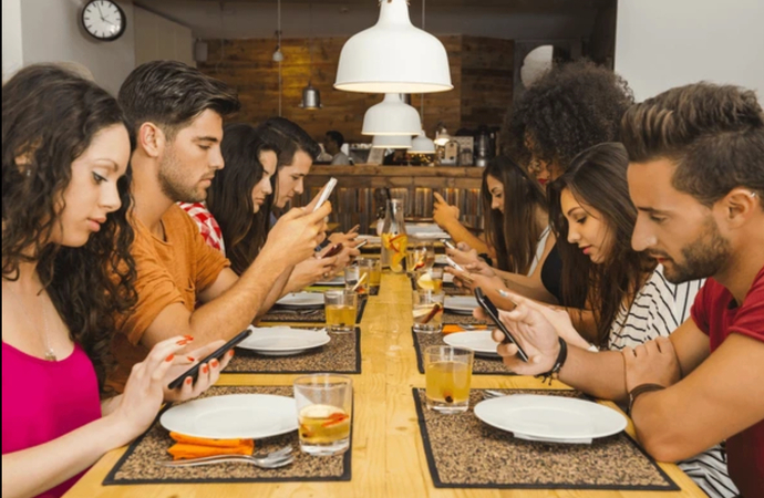 Have you been on a date where the woman was on her phone too much?
