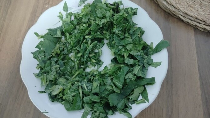 Do women eat grass?
