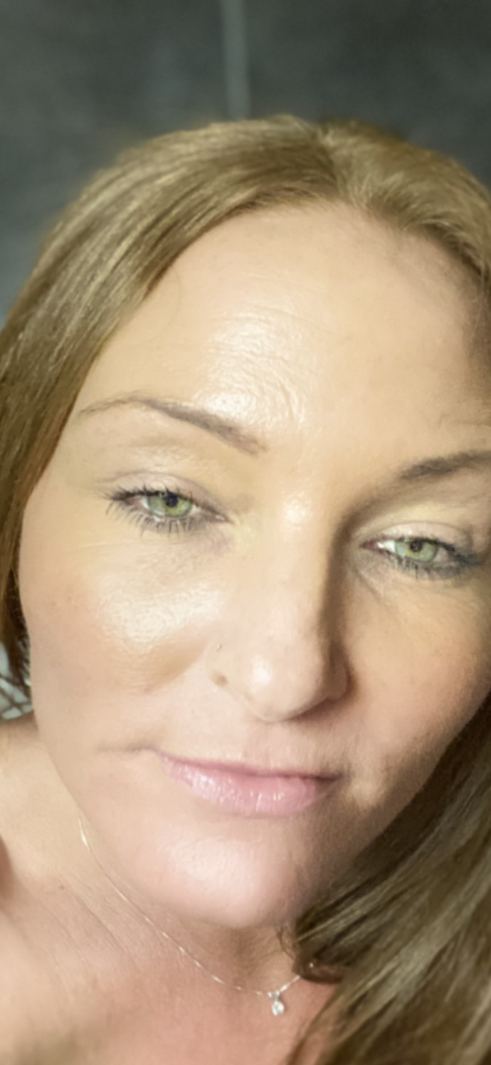 What do you think about blondes with on dark eyes? On girls and guys?
