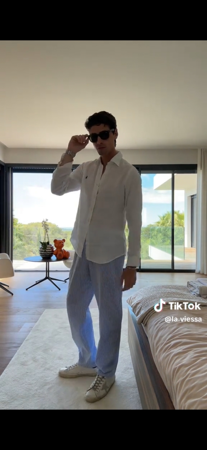 Do white & blue pinstripe pants look good on men?