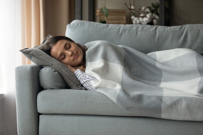 Guys, Guys what would you think of your date crashing on your couch, instead of sleeping in bed with you?