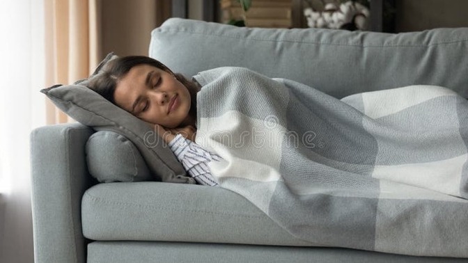 Guys, Guys what would you think of your date crashing on your couch, instead of sleeping in bed with you?