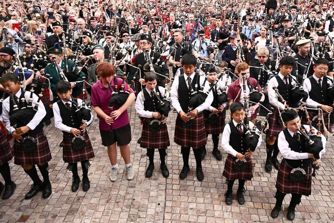 Can you guess which song 374 bagpipers played to set a new world record for the largest bagpipe ensemble?