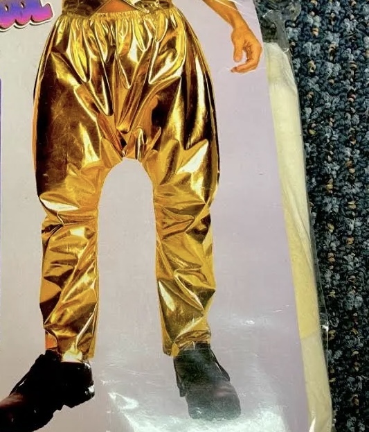 What kind of pants do you wear to show off your sexy body?