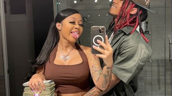 Do women like men with money more?
