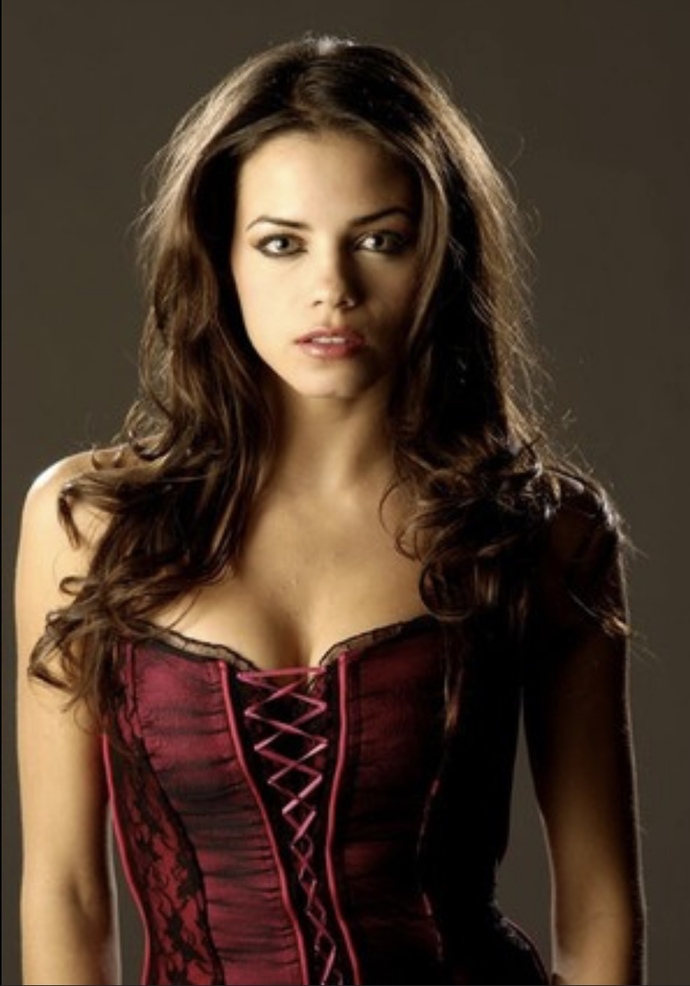 Would you boys date 21 year old young era of jenna dewan or 21 year old young era of kelly rowland?