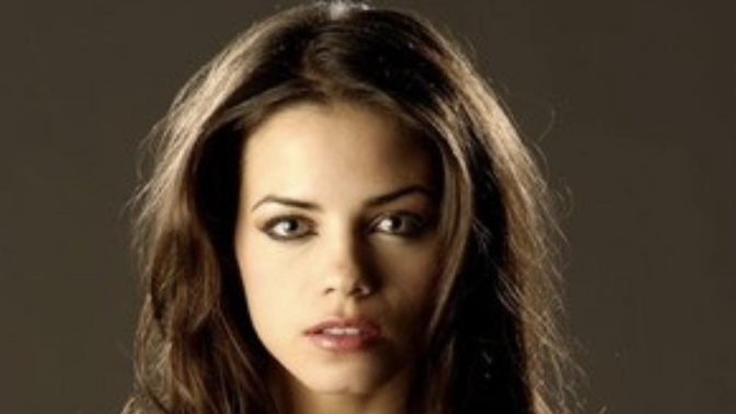Would you boys date 21 year old young era of jenna dewan or 21 year old young era of kelly rowland?