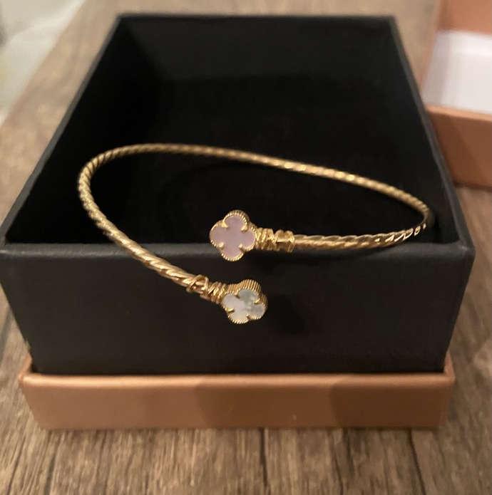 Yesterday I bought a new gold bracelet for my self, I want to know your opinion about it?