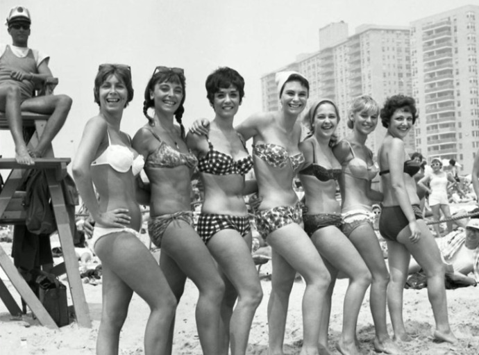 Can you date this historical picture?