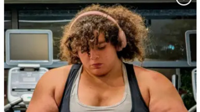 😮😮😮😦😦😦 The world's strongest woman is a man! Is it right to strip him of his title?