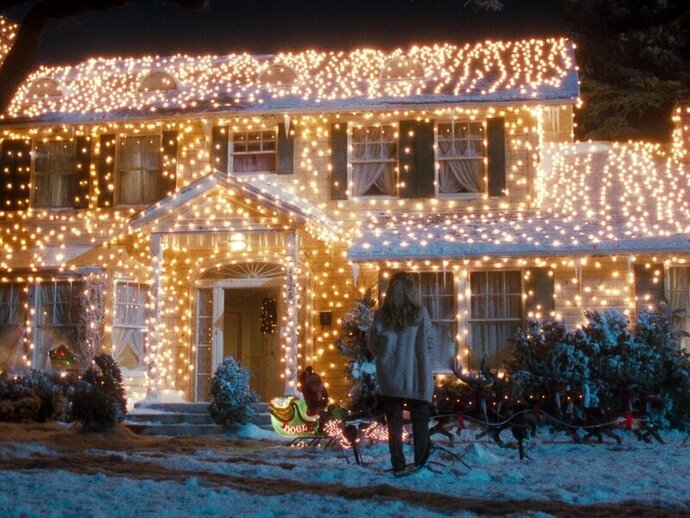 Random's blueprint for exterior Holiday decor'.