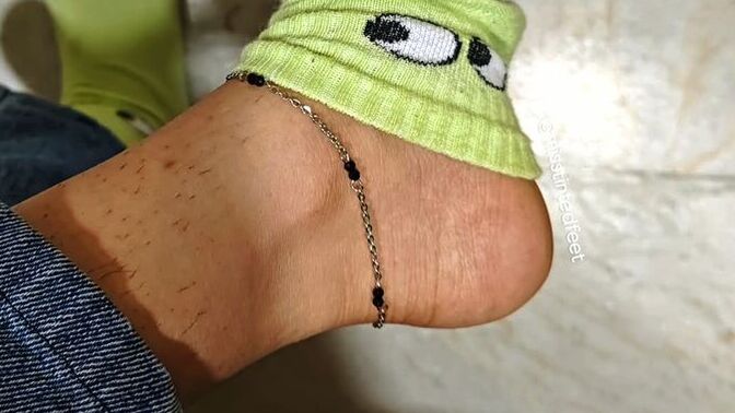 Feet of a woman in anklet or socks?