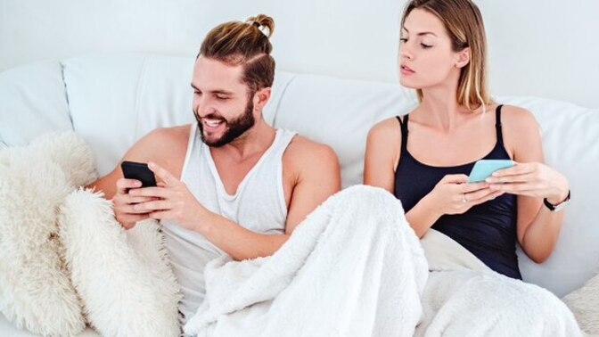 Isn't it true that everyone reads their partner's messages so my boyfriend should let me?