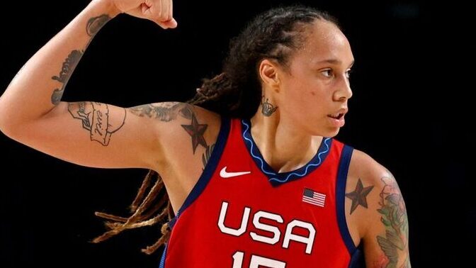 Do you find athletic lesbians attractive?