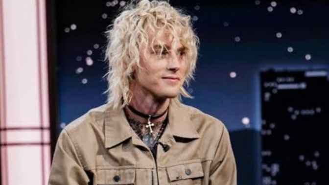 Am I the only one who wants to be in a relationship with Machine Gun Kelly?