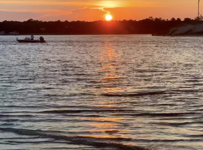 What makes a man fall in love and also not fall in love?