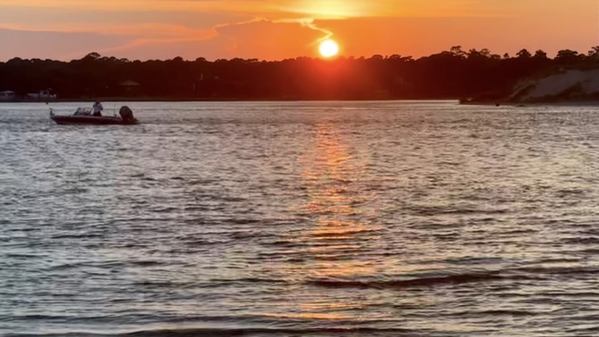 What makes a man fall in love and also not fall in love?