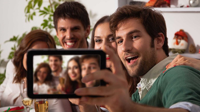 Friends vs Girlfriend/ Boyfriend. Who is more important overall? If you had to choose between the two who would you choose and why?