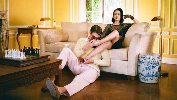 What's the difference between a simp and a man that puts women on a pedestal?