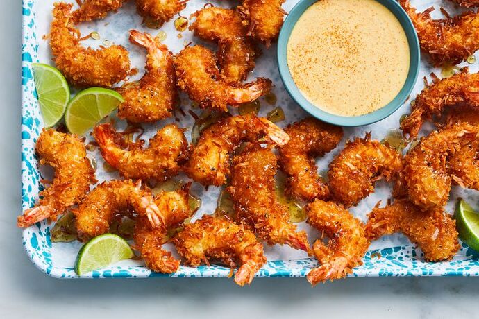 Hey everyone , what do you like to eat & drink while watching the Superbowl?