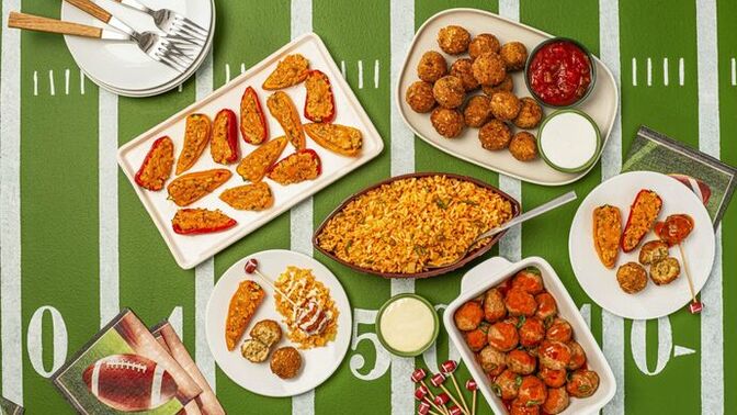 Hey everyone , what do you like to eat & drink while watching the Superbowl?