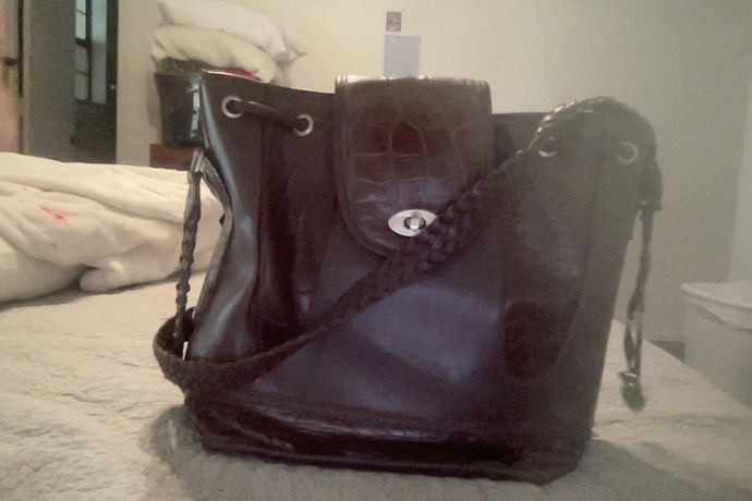Should I carry a black or brown bag with casual outfits including jeans in the winter?