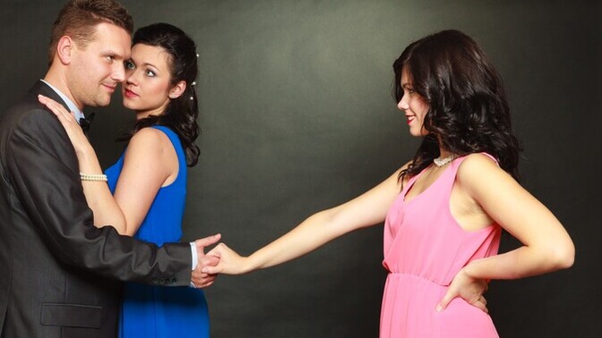 Can a guy be with a girlfriend and develop strong feelings for another girl?