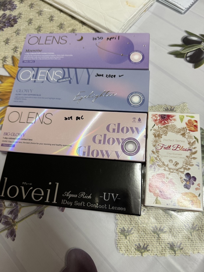 I bought Olens contacts from an official online website and I’m loving it! Loveil and Full Bloom are from PushColor Global onlin