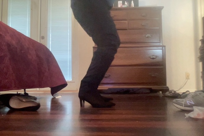 Which shoes should I Wear With Black Jeans for Office Wear?