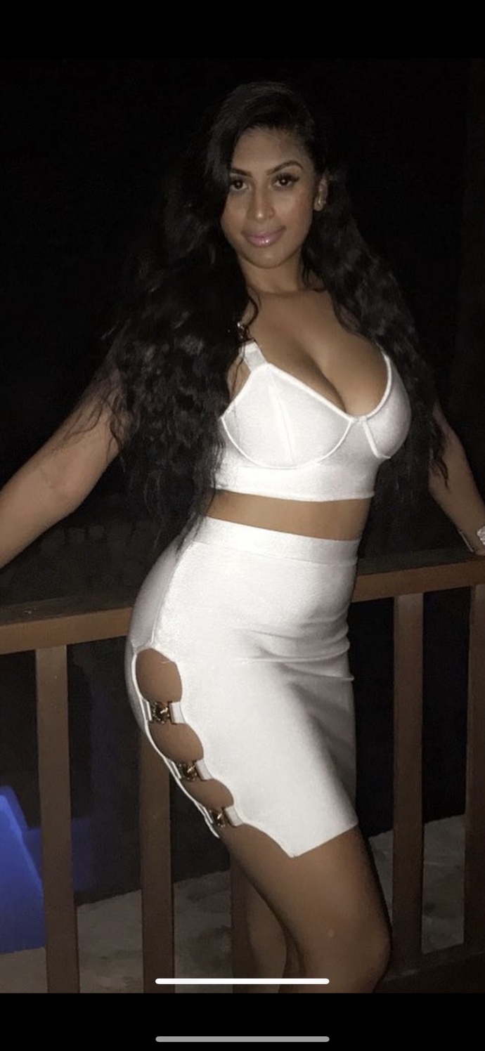 Guys Im 20/20 and gorgeous but no guy approaches me, why?