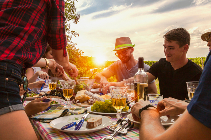How often you get invited by a friend to a lunch or a snack?