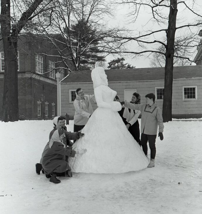 I've become the snow queen, what wish do you want me to grant you? ?